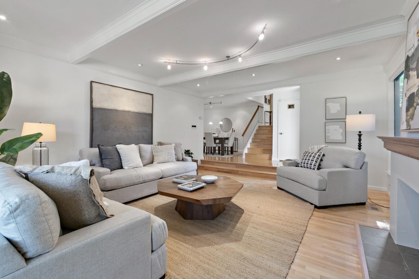 492 Sand Hill CIR