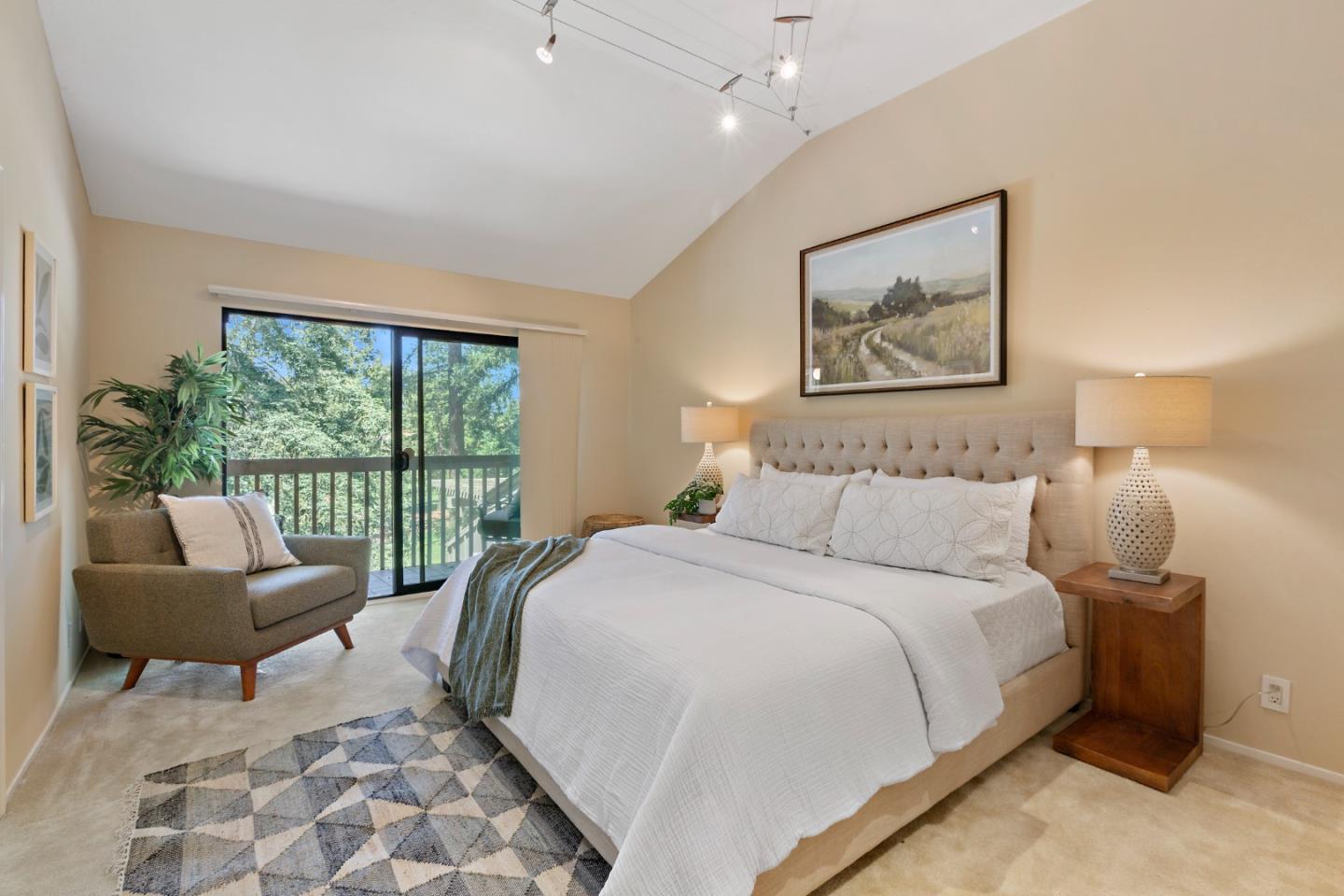 492 Sand Hill CIR