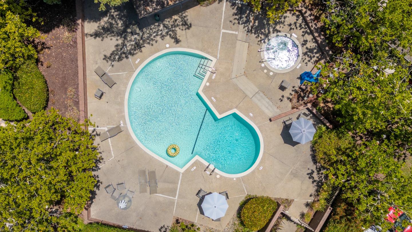 492 Sand Hill CIR