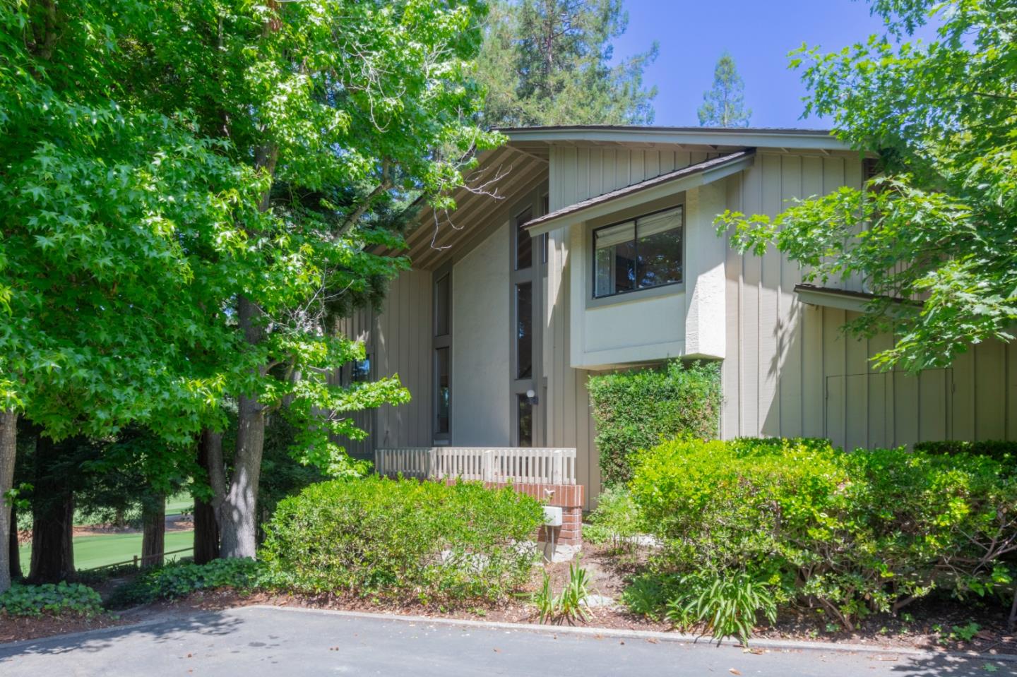 492 Sand Hill CIR
