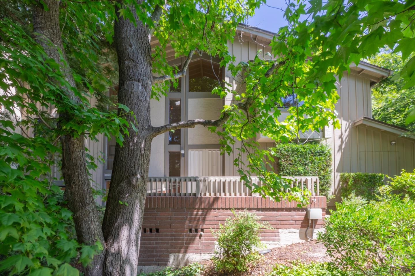 492 Sand Hill CIR