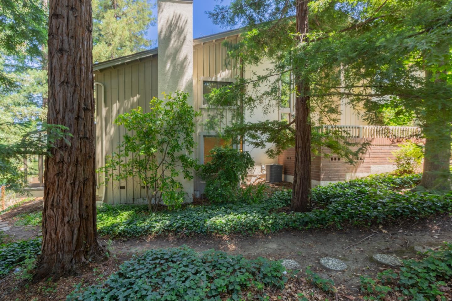 492 Sand Hill CIR
