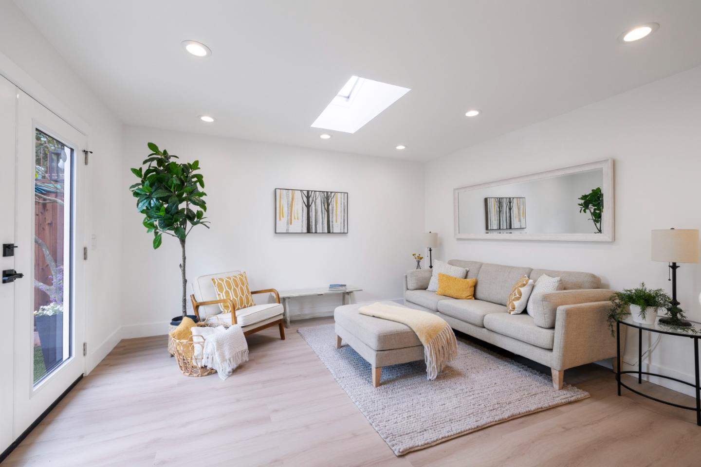 2331 Toyon WAY