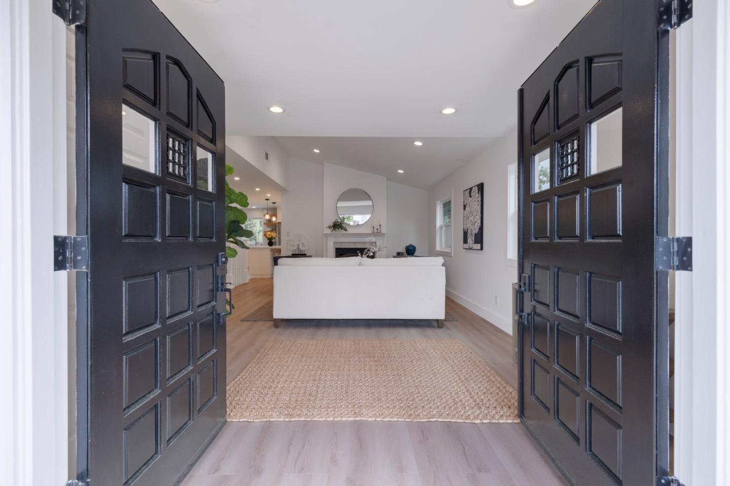 2331 Toyon WAY