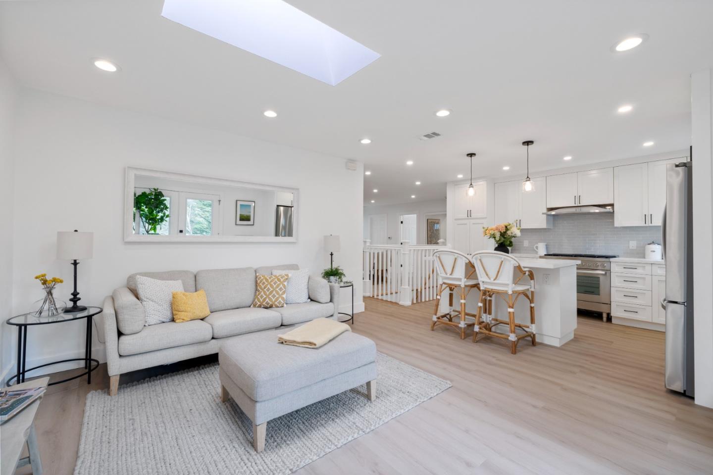 2331 Toyon WAY