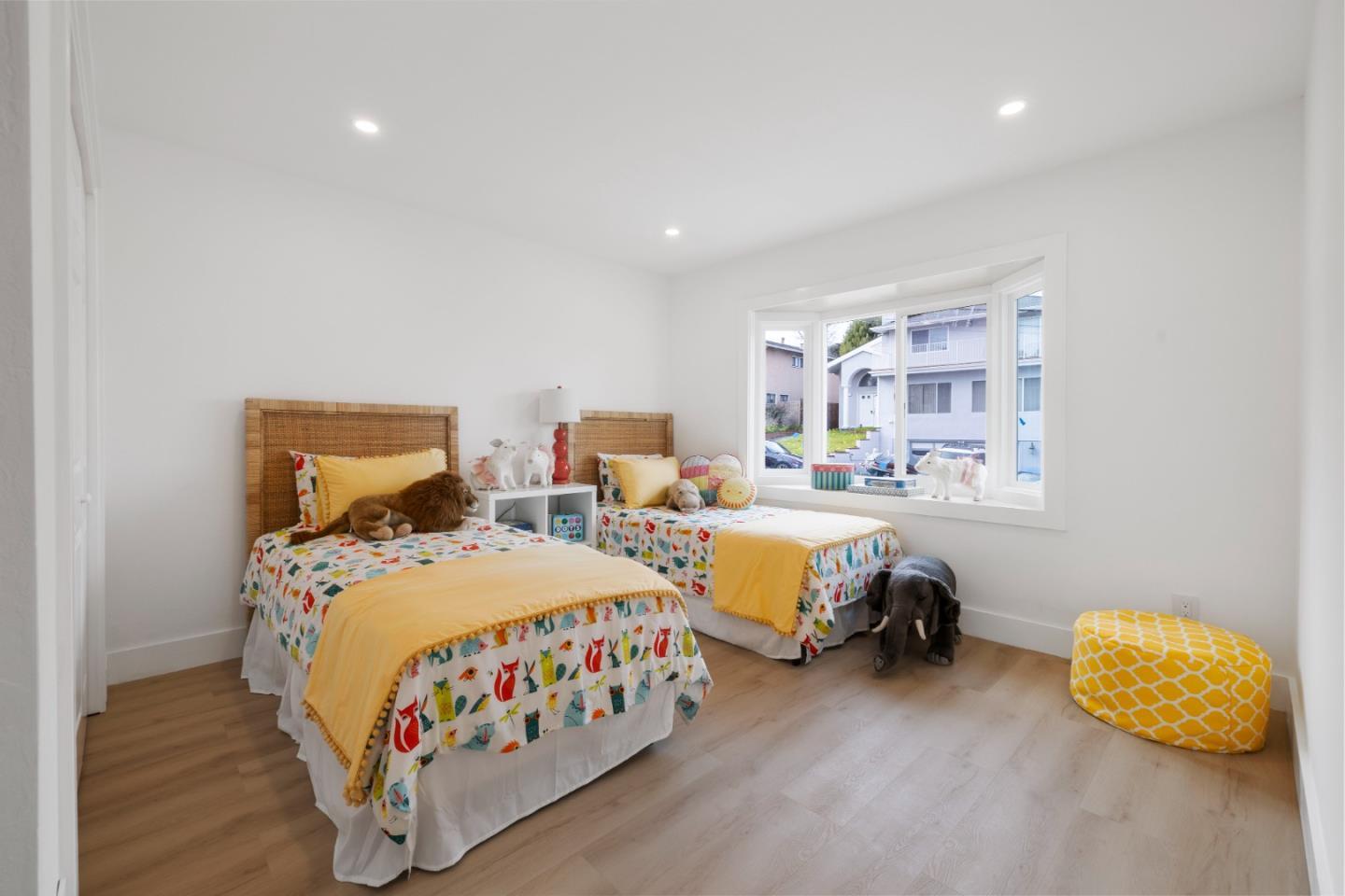 2331 Toyon WAY