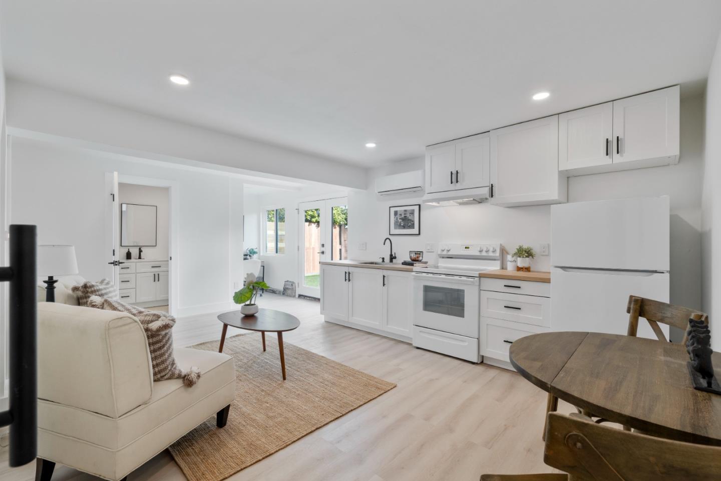 2331 Toyon WAY