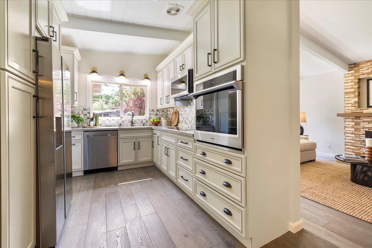 907 Christopher WAY