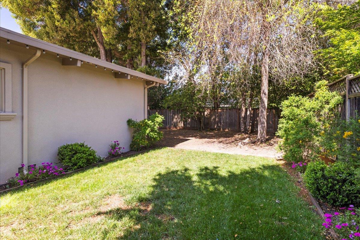 907 Christopher WAY