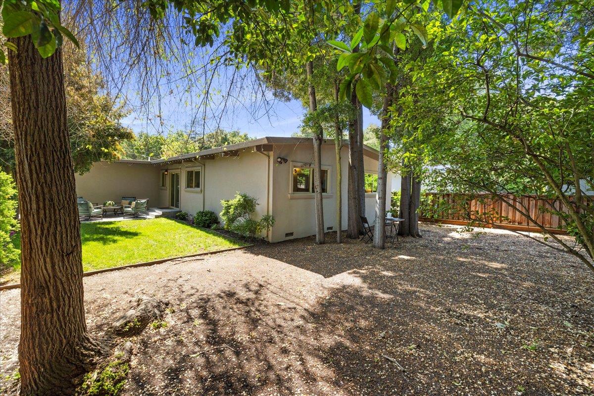907 Christopher WAY