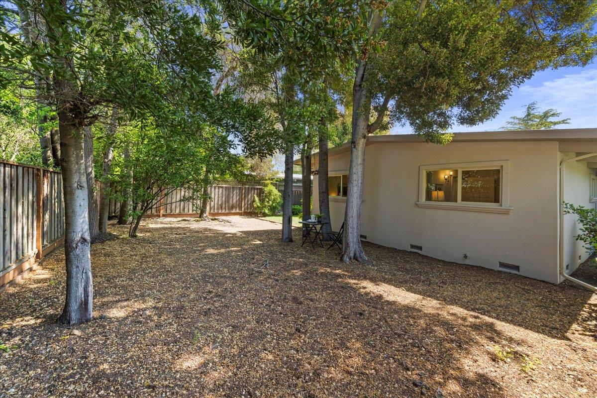 907 Christopher WAY