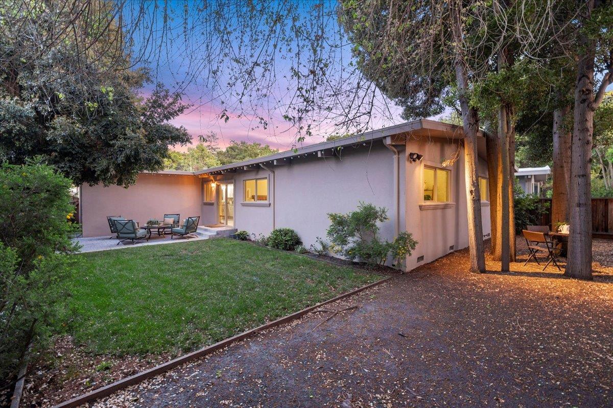907 Christopher WAY