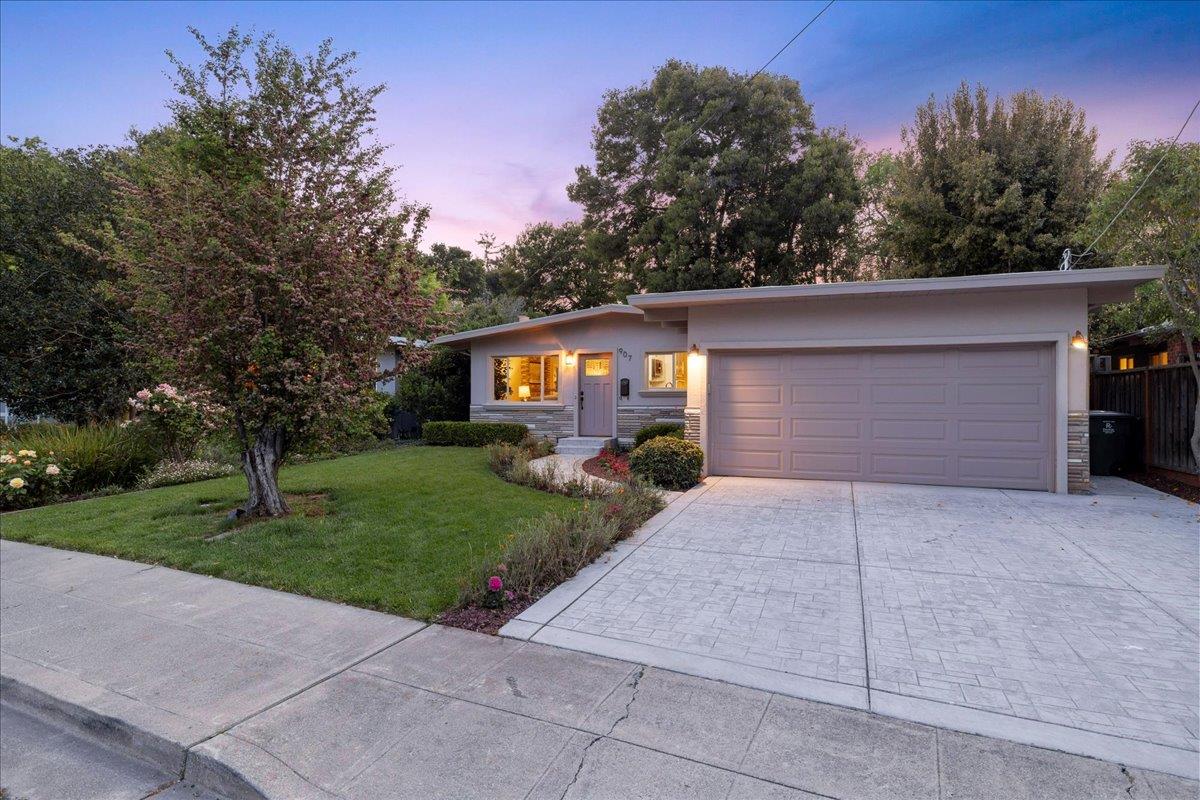 907 Christopher WAY
