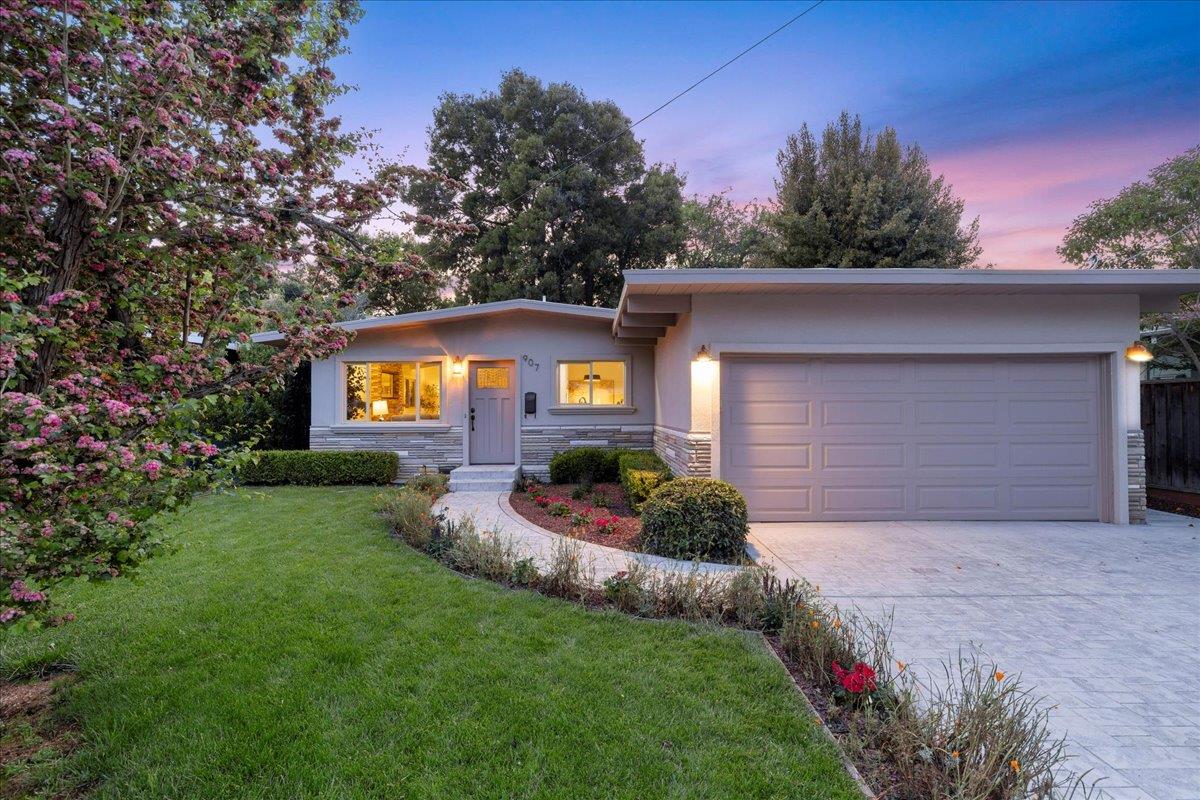 907 Christopher WAY