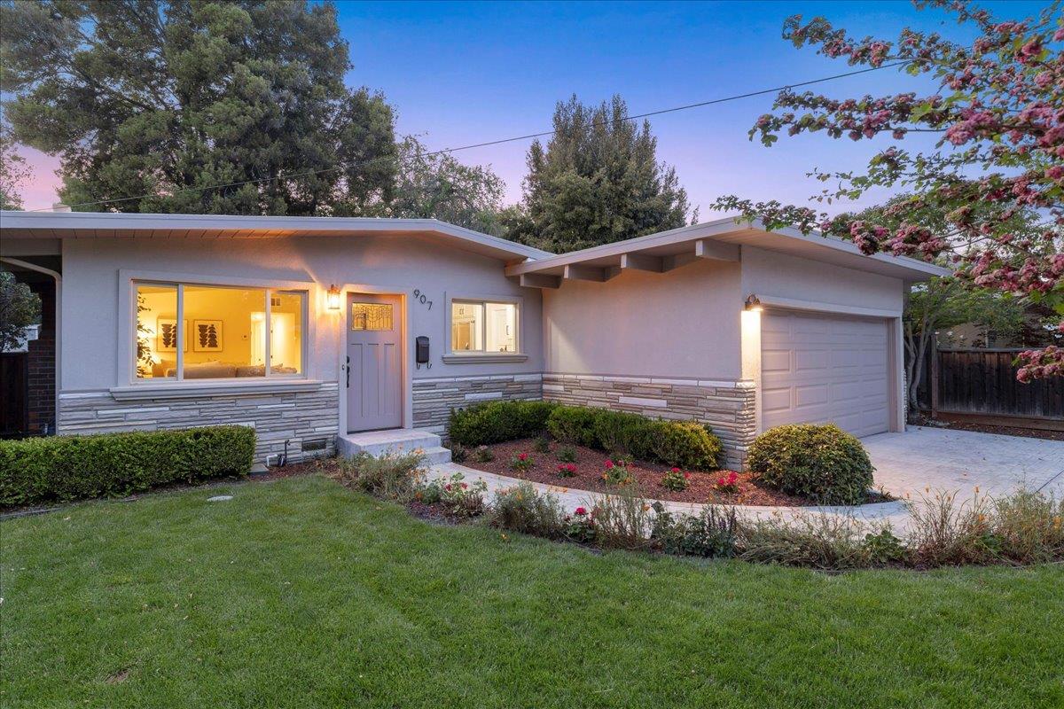 907 Christopher WAY