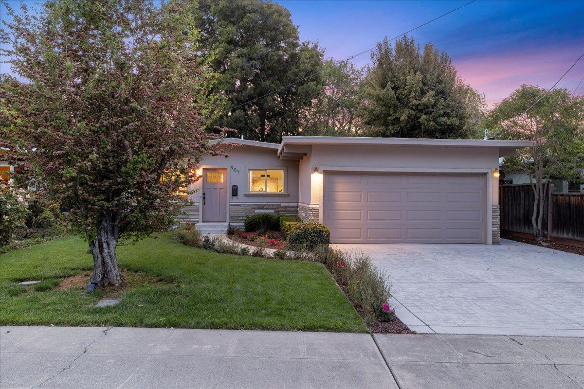 907 Christopher WAY