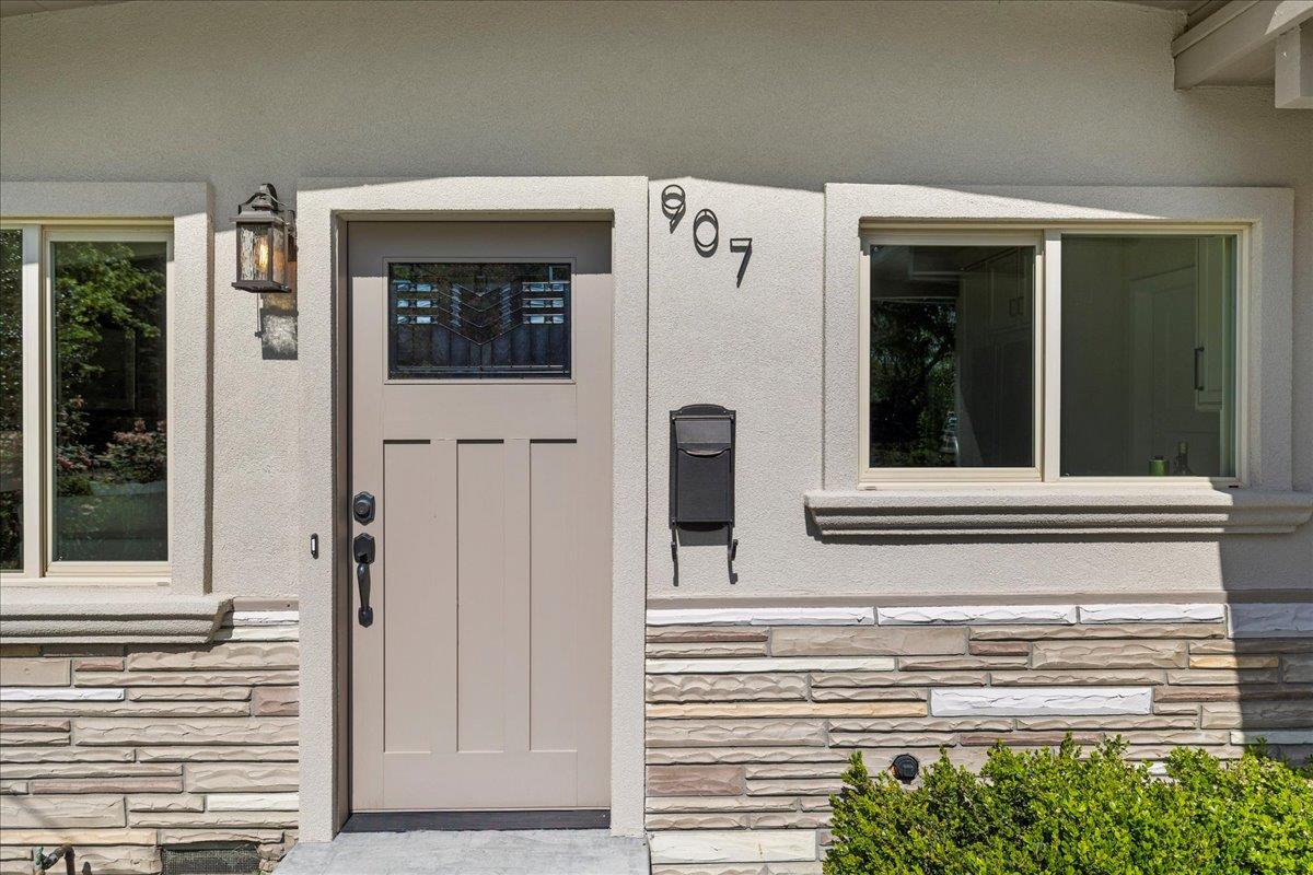 907 Christopher WAY