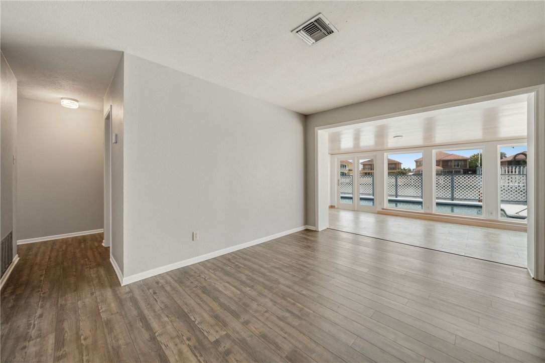 13713 Eaglesnest Bay Dr