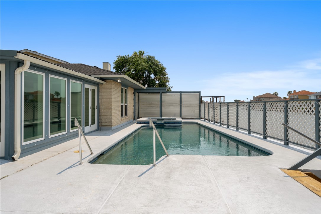 13713 Eaglesnest Bay Dr