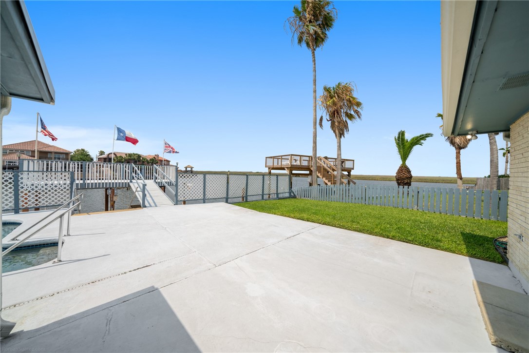 13713 Eaglesnest Bay Dr