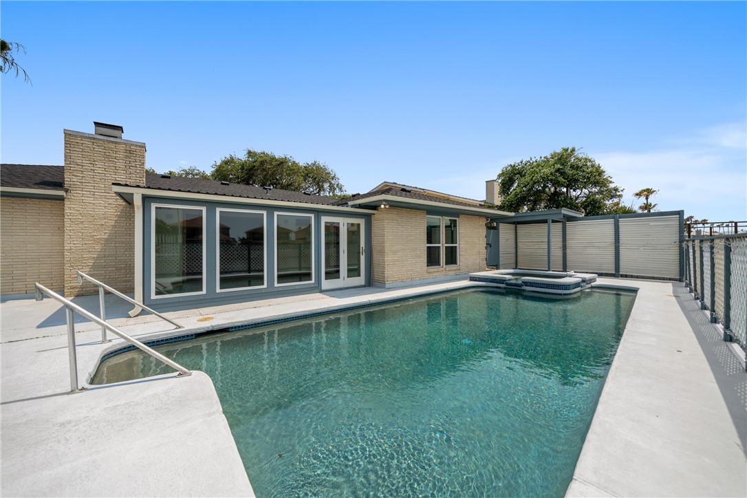 13713 Eaglesnest Bay Dr