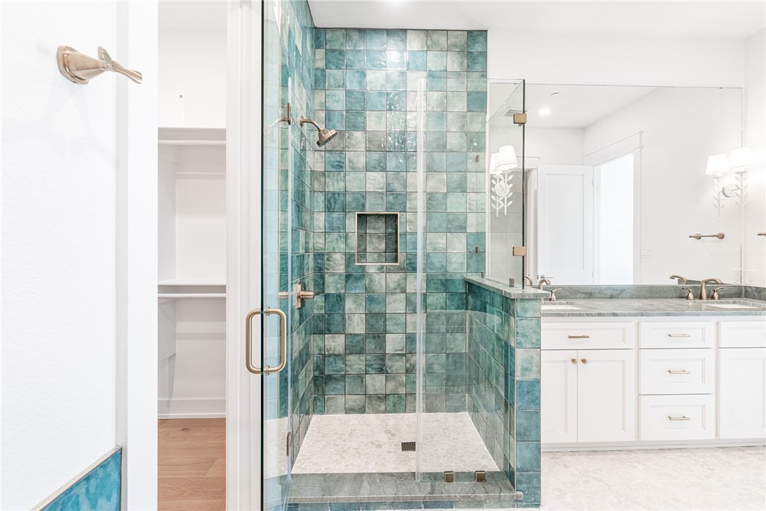 136 W Cotter Ave 10