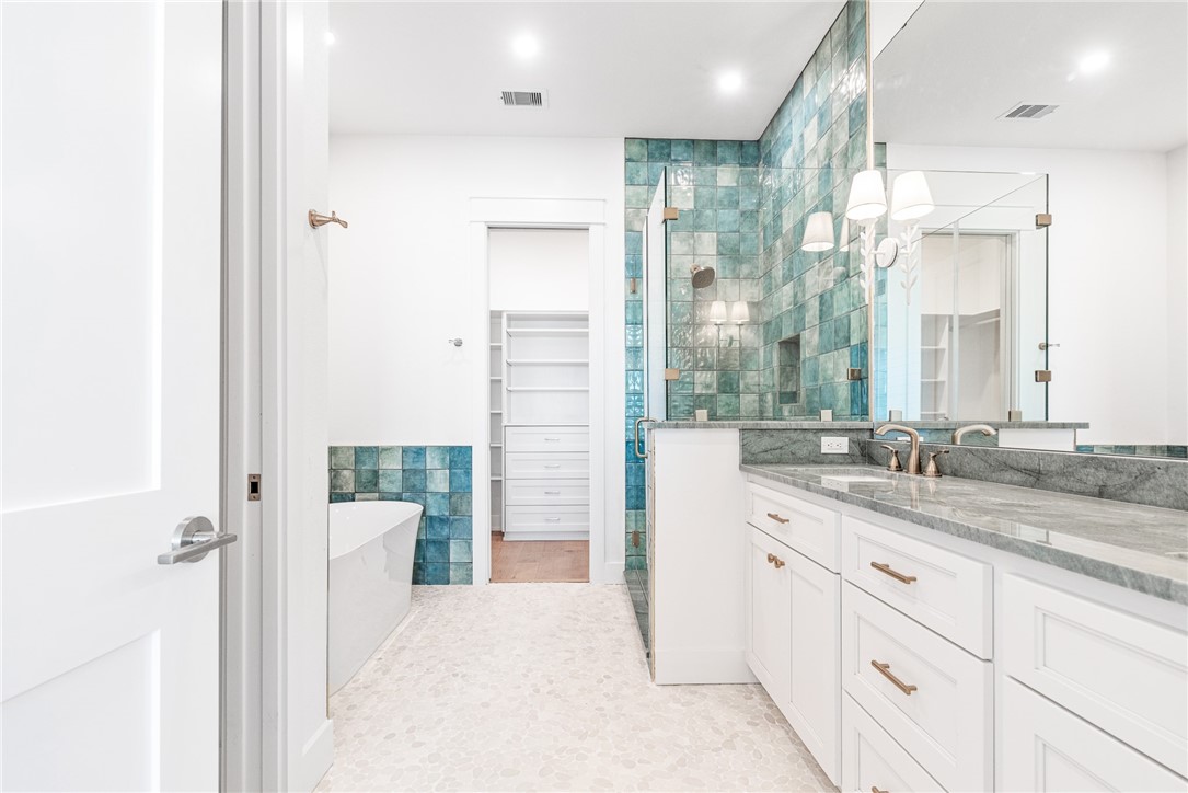 136 W Cotter Ave 10