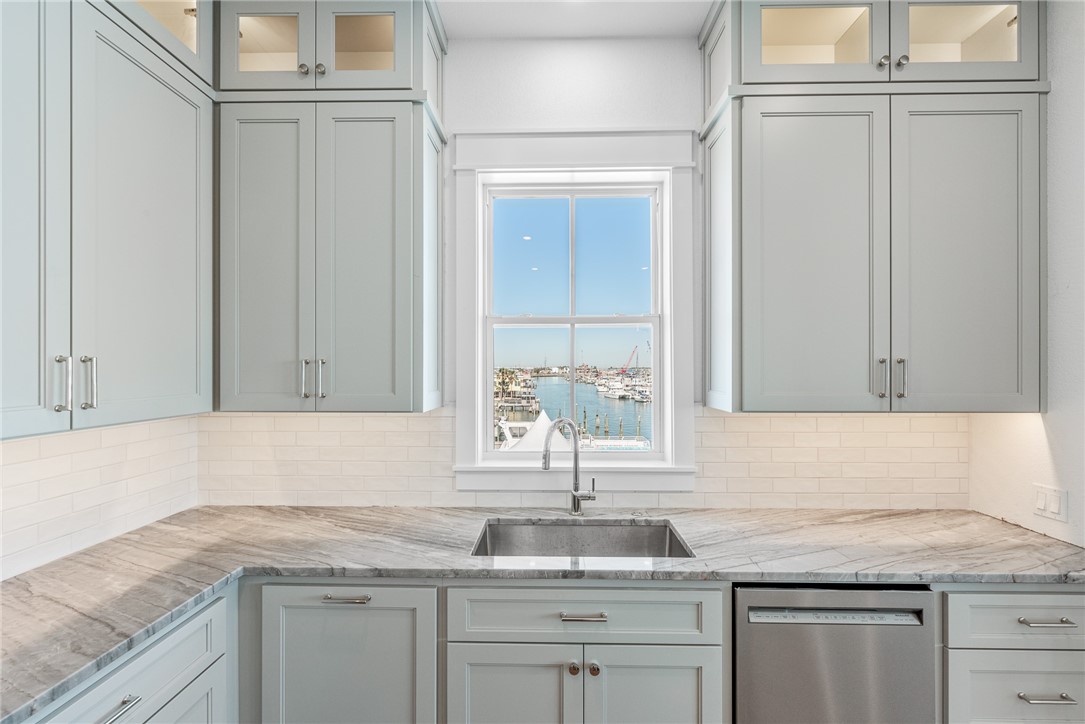 136 W Cotter Ave 10