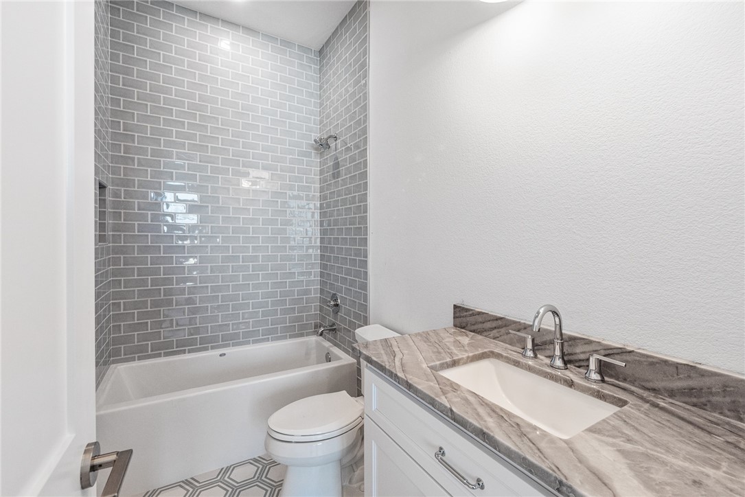 136 W Cotter Ave 10