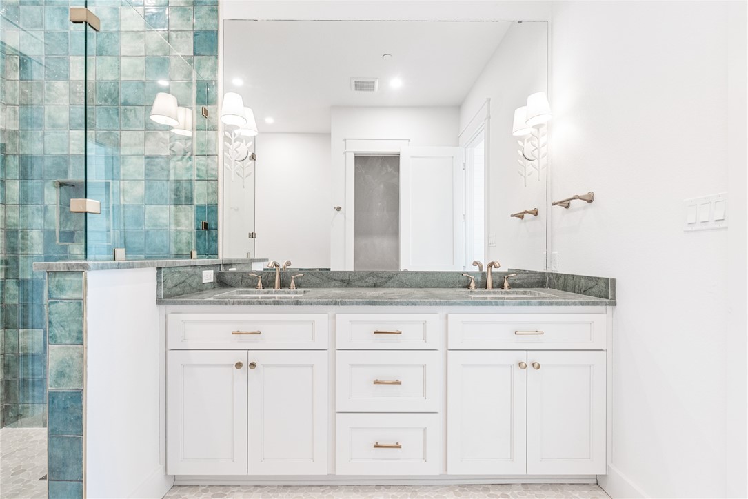 136 W Cotter Ave 10