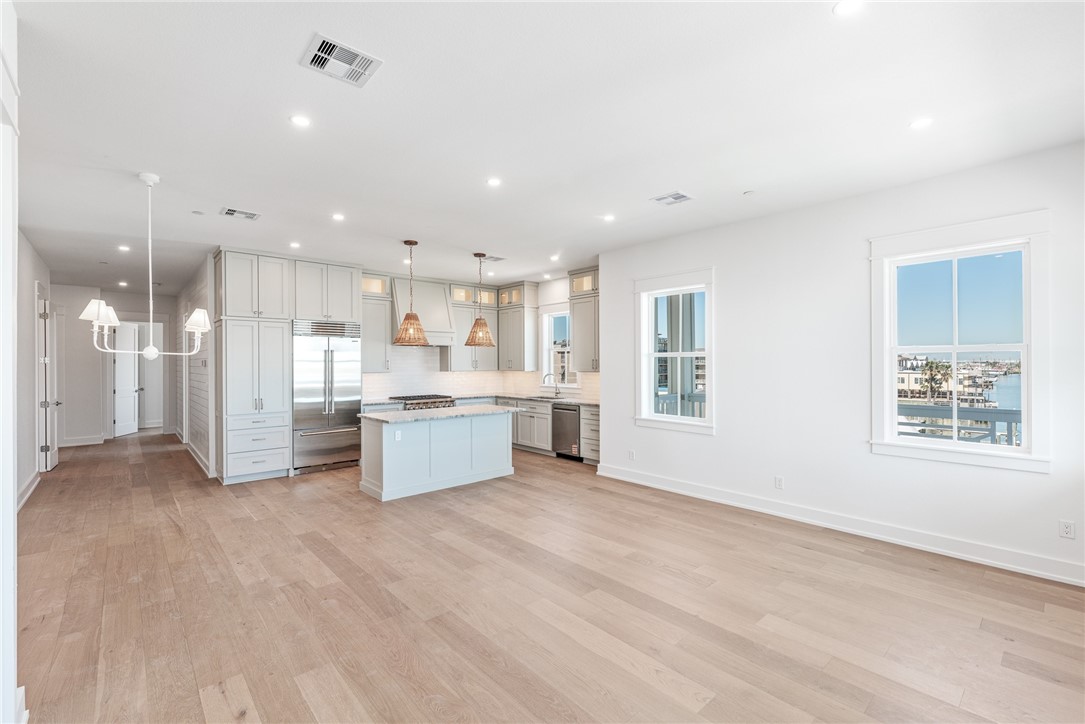 136 W Cotter Ave 10