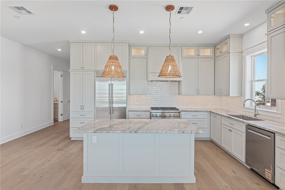 136 W Cotter Ave 10
