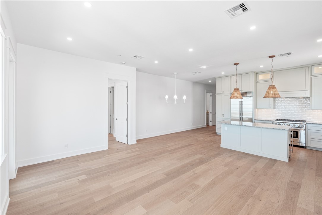 136 W Cotter Ave 10