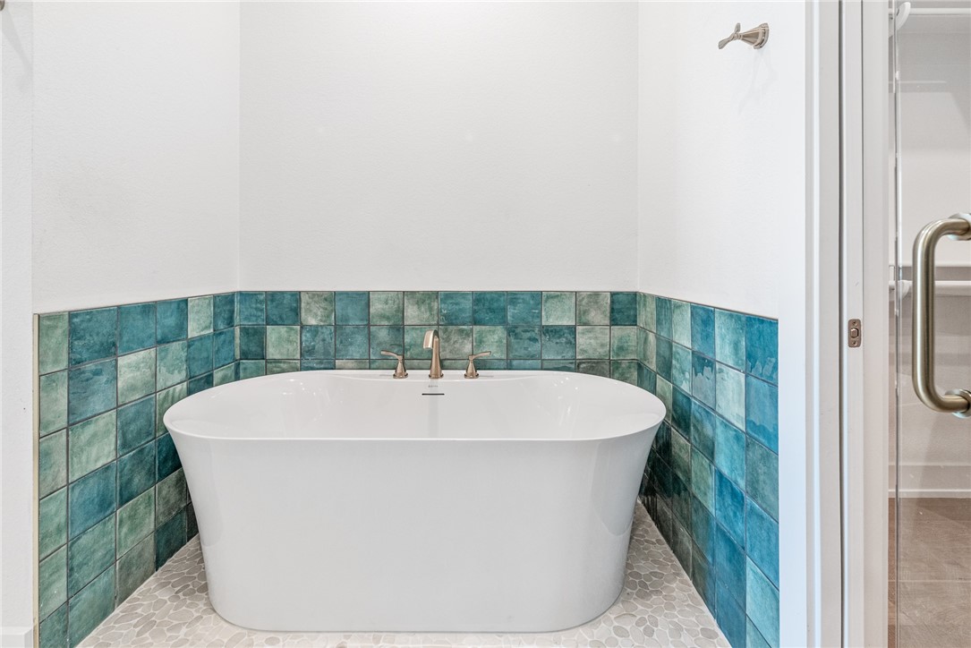136 W Cotter Ave 10