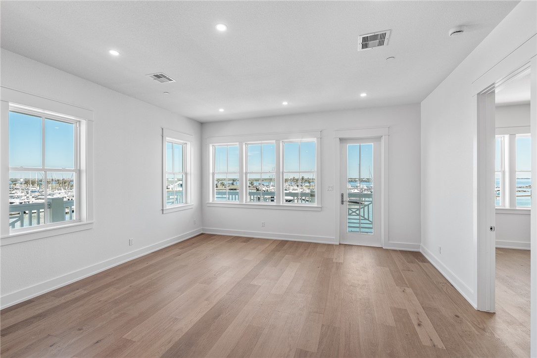 136 W Cotter Ave 10