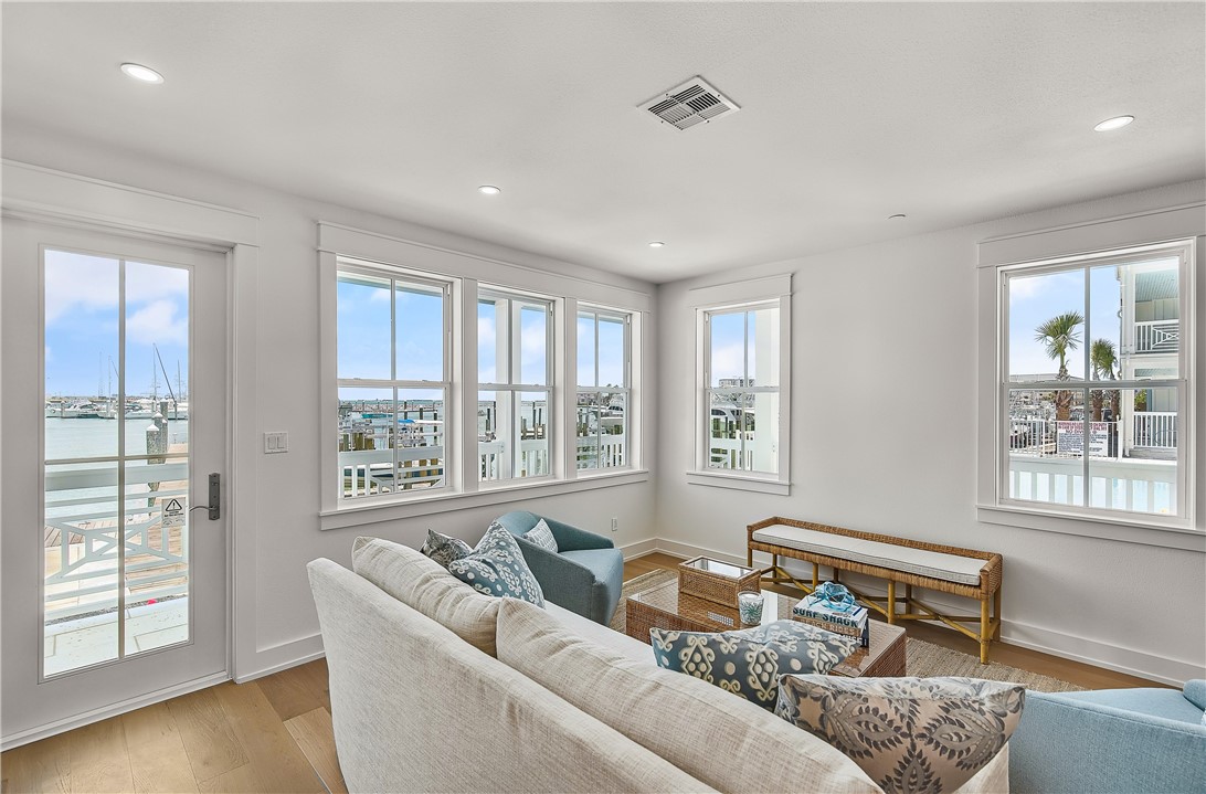 136 W Cotter Ave 4