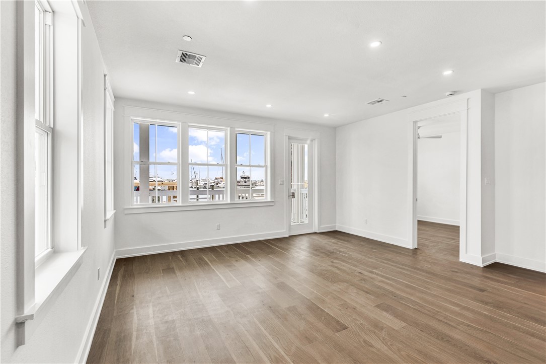 136 W Cotter Ave 6