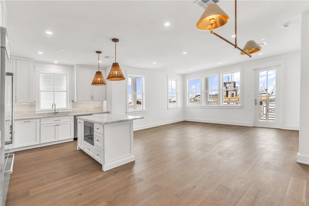 136 W Cotter Ave 6