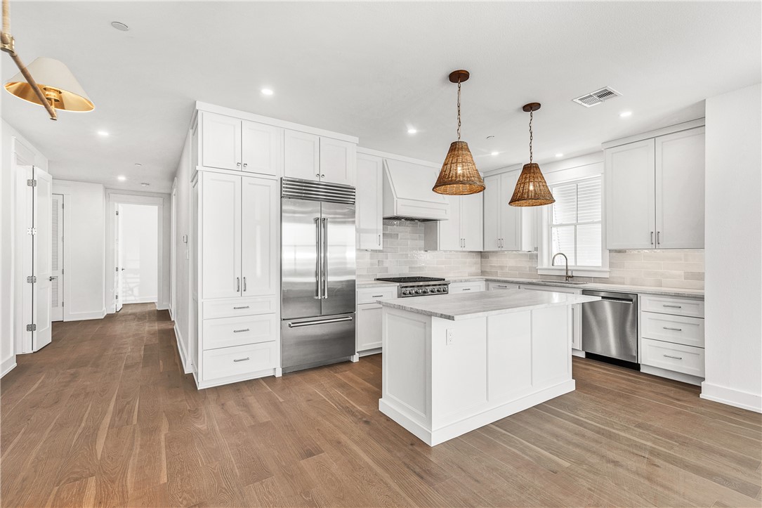 136 W Cotter Ave 6