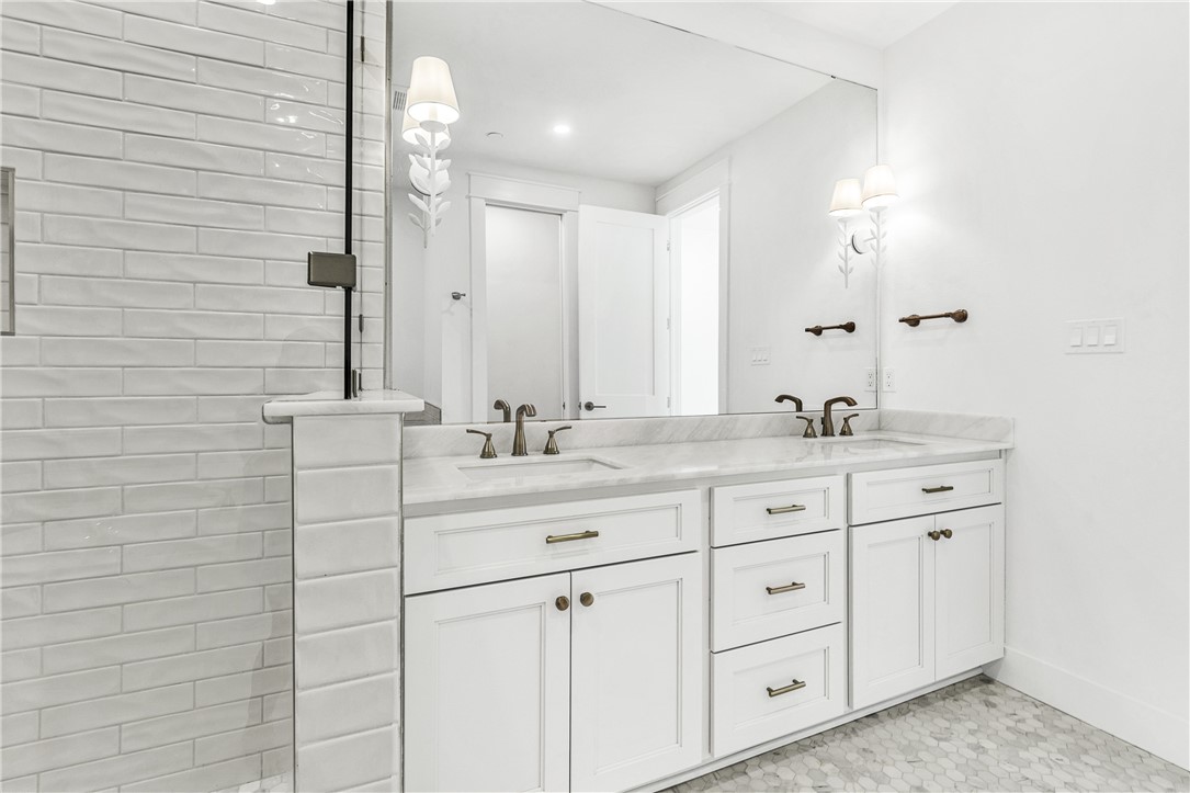 136 W Cotter Ave 6