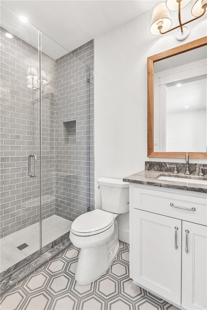 136 W Cotter Ave 6