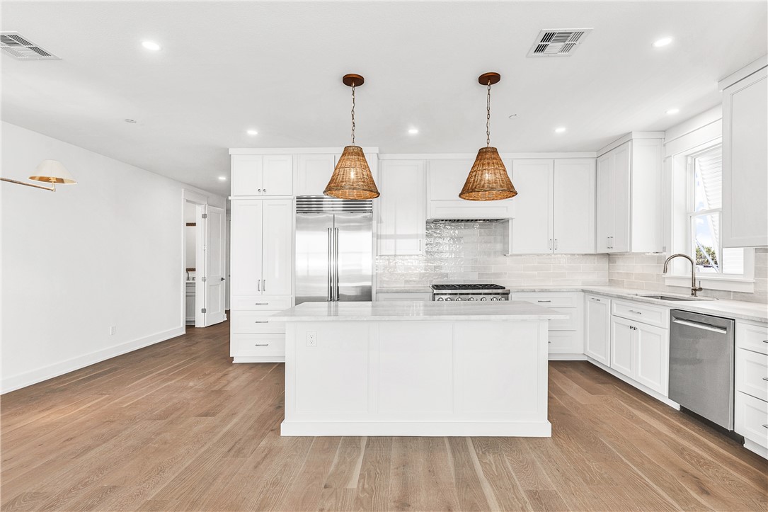 136 W Cotter Ave 6