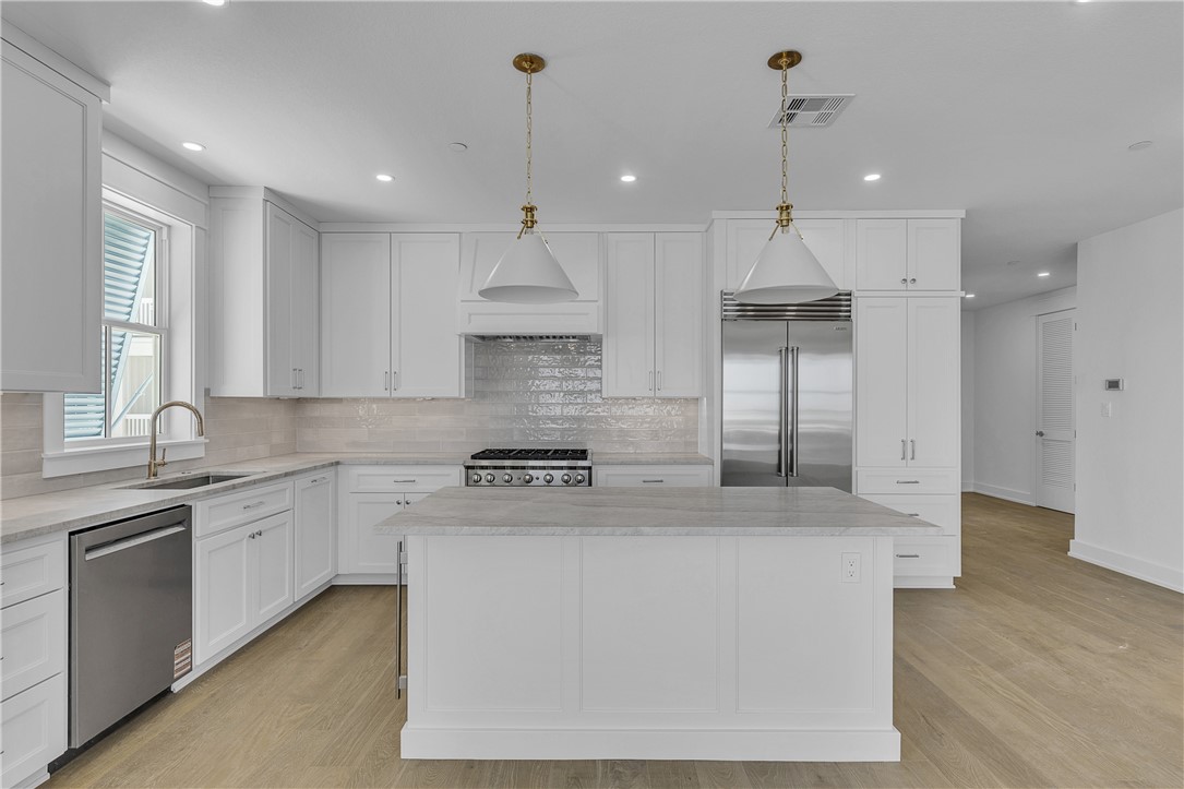 136 W Cotter Ave 8