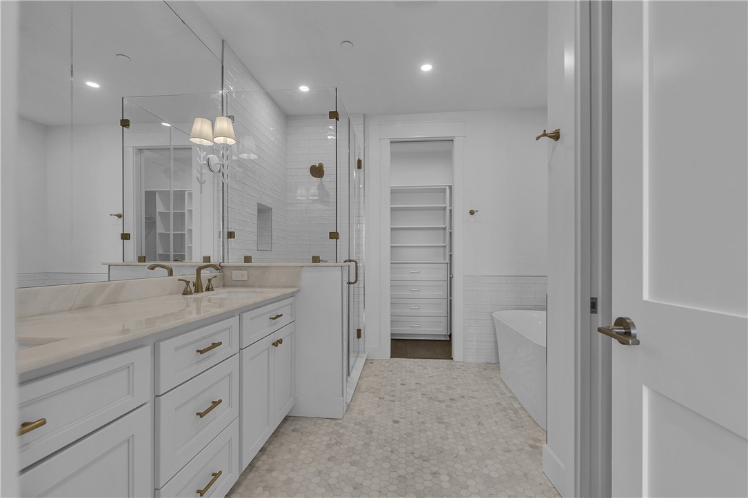136 W Cotter Ave 8