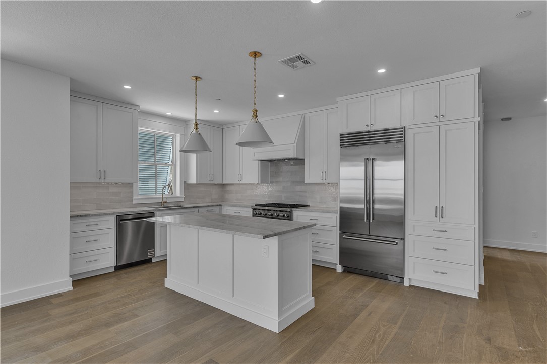 136 W Cotter Ave 8