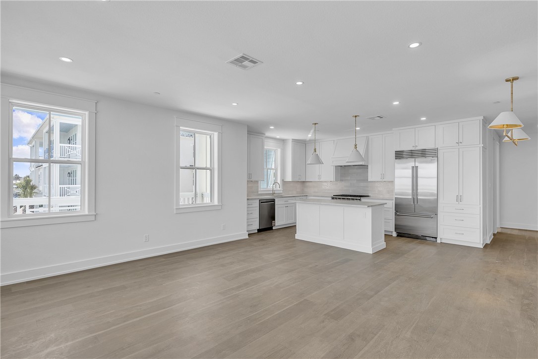 136 W Cotter Ave 8