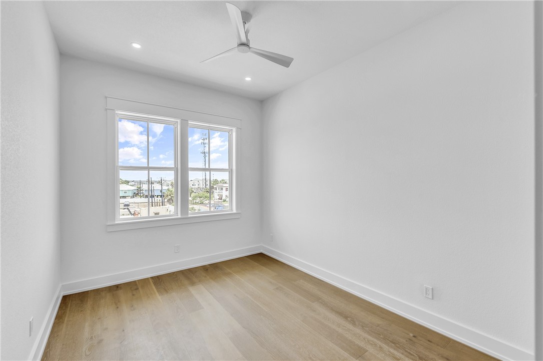 136 W Cotter Ave 11