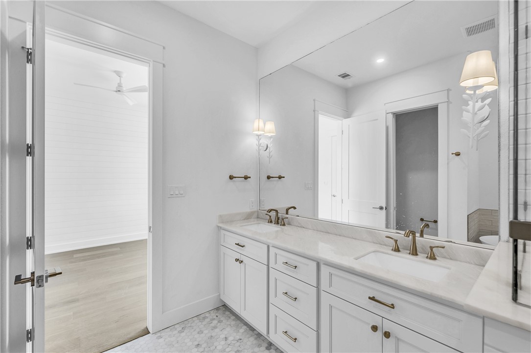 136 W Cotter Ave 11