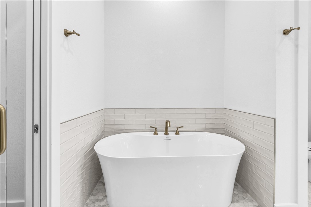 136 W Cotter Ave 11