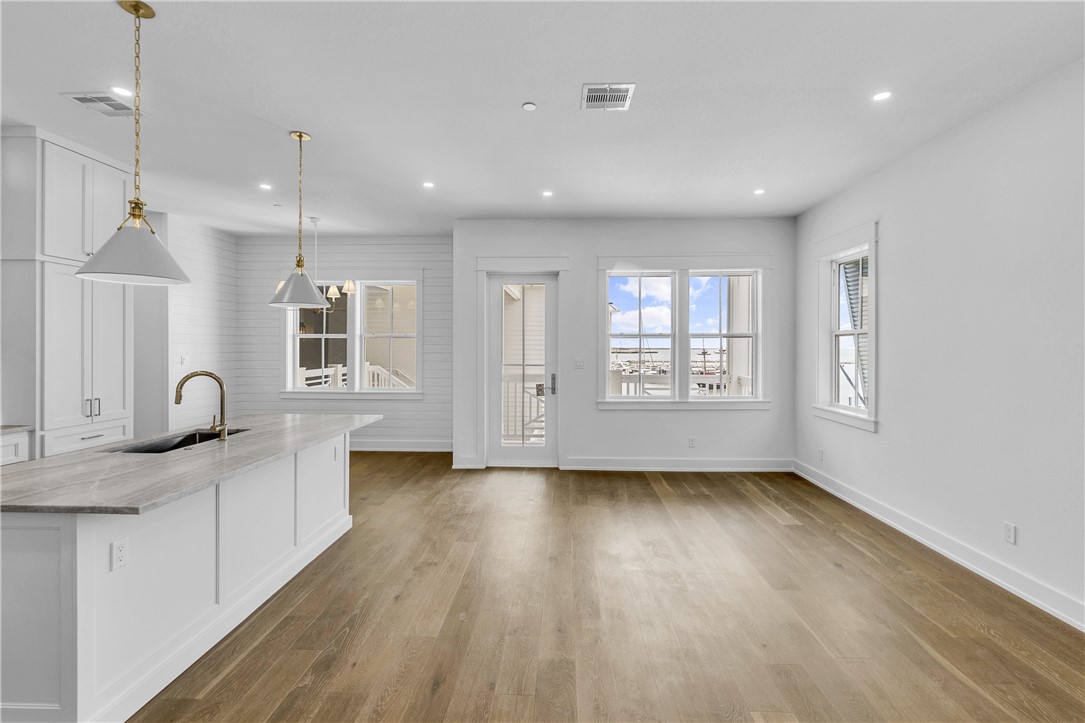 136 W Cotter Ave 11
